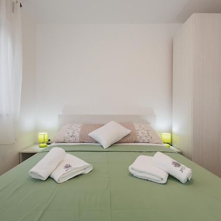 Apartments Mare Трогір Номер фото