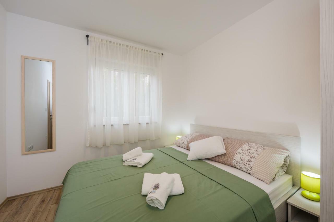 Apartments Mare Трогір Номер фото
