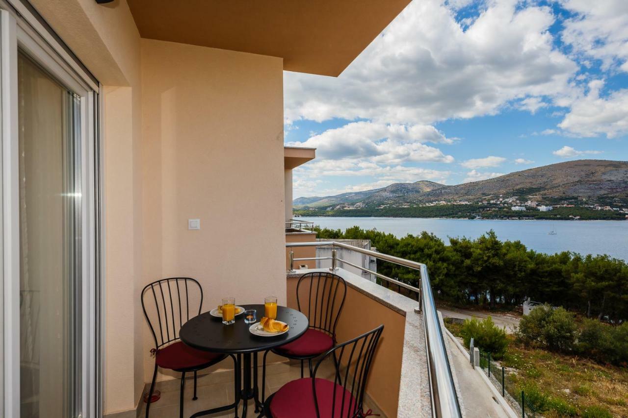 Apartments Mare Трогір Екстер'єр фото