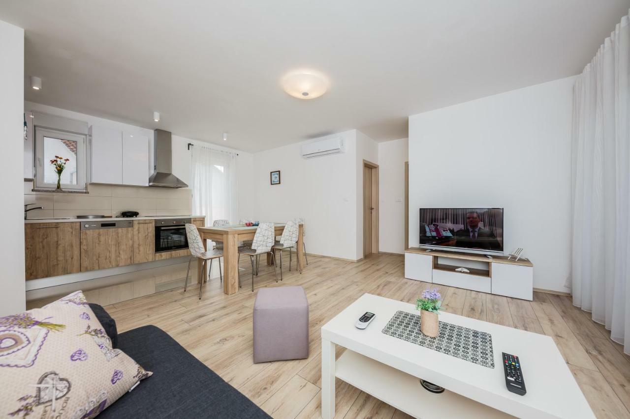 Apartments Mare Трогір Екстер'єр фото