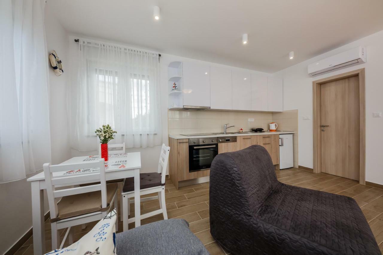 Apartments Mare Трогір Екстер'єр фото